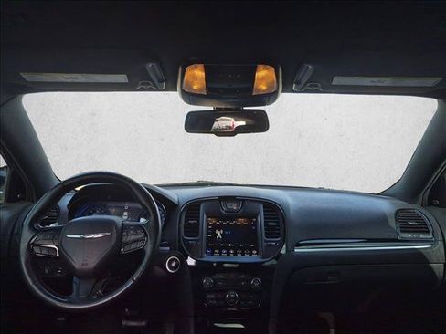 Used 2019 Chrysler 300 S RWD image 13