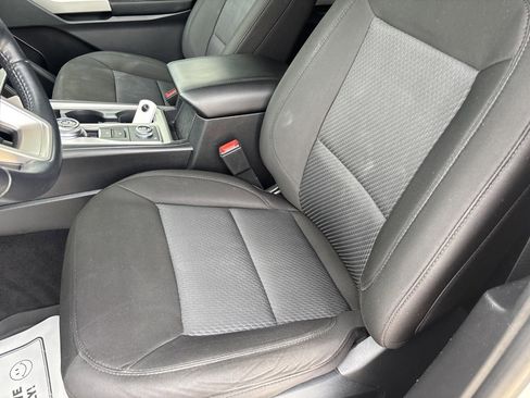 Used 2022 Ford Explorer XLT image 23