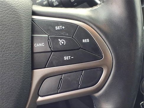 Used 2021 Jeep Cherokee Latitude Lux w/ Comfort/Convenience Group image 18