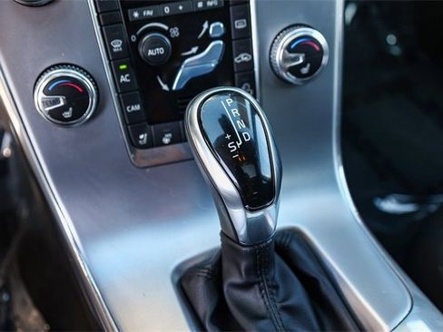 Used 2018 Volvo V60 T5 Cross Country w/ Convenience Package image 23