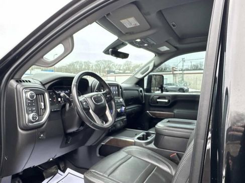 Used 2021 GMC Sierra 2500 Denali w/ Denali Black Diamond Edition image 12