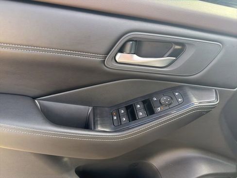 Used 2023 Nissan Rogue SV w/ SV Premium B Package image 16