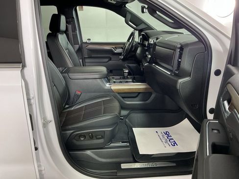 Used 2023 Chevrolet Silverado 1500 High Country w/ Technology Package AWD/4WD image 5
