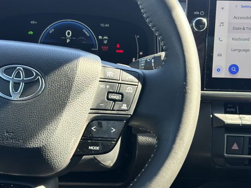 Used 2025 Toyota Camry SE w/ Multimedia Upgrade Package image 20