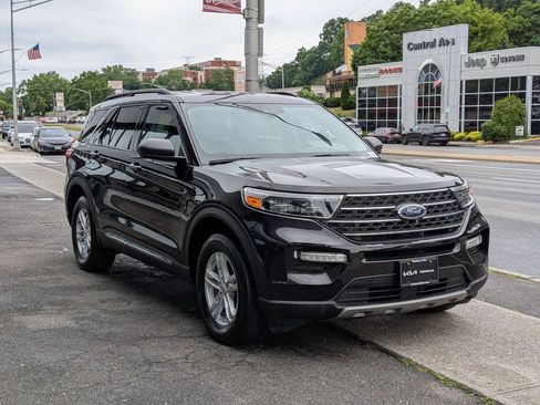Used 2023 Ford Explorer XLT w/ Equipment Group 202A AWD/4WD image 4