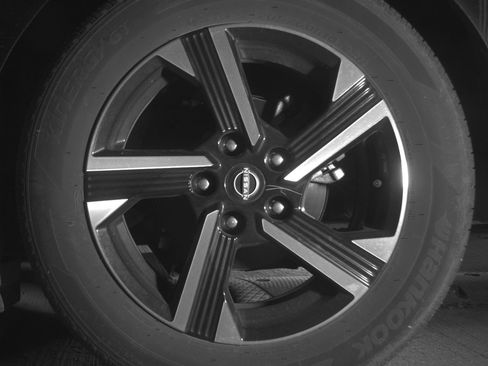 Used 2025 Nissan Sentra SV FWD image 14