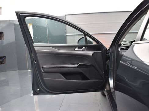 Used 2022 Kia K5 LXS FWD image 9