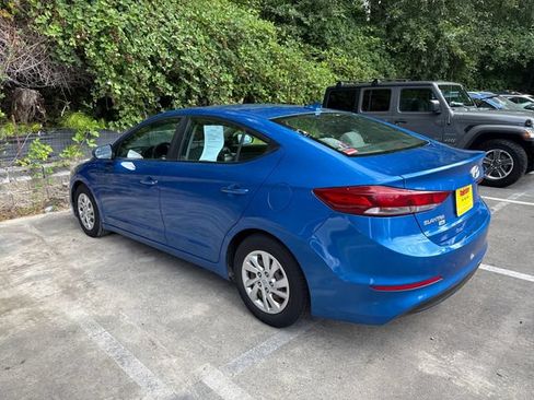 Used 2017 Hyundai Elantra SE FWD image 5