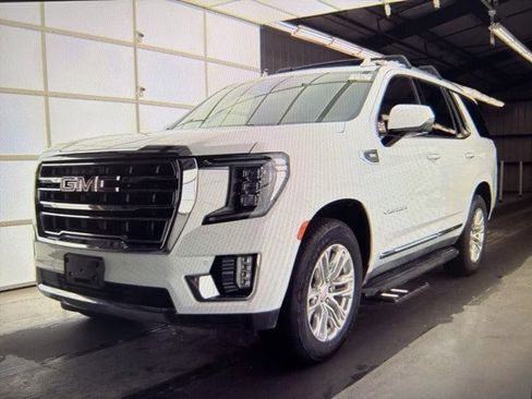 Used 2022 GMC Yukon SLT w/ SLT Premium Package image 3