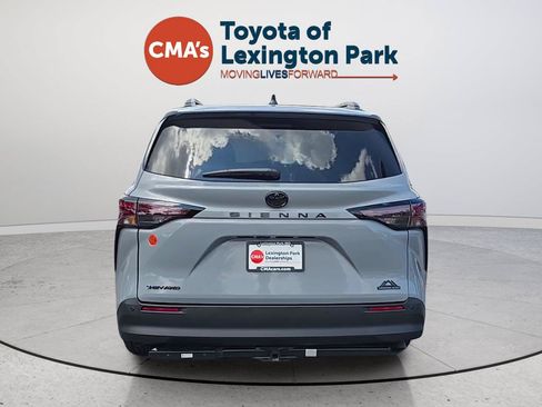 Used 2026 Toyota Sienna XLE Woodland Edition AWD/4WD image 4