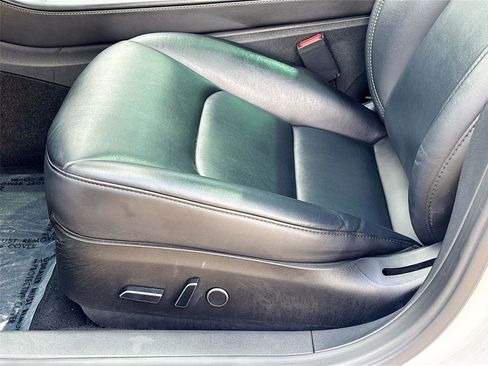 Used 2023 Tesla Model 3 Standard Range image 19