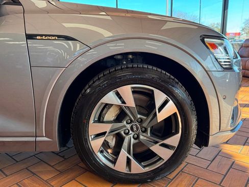 Used 2021 Audi e-tron Premium w/ Convenience Plus Package image 11