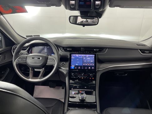 Used 2023 Jeep Grand Cherokee Limited image 14