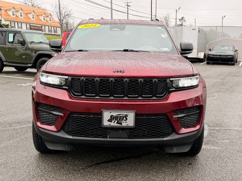 Used 2024 Jeep Grand Cherokee Altitude image 9