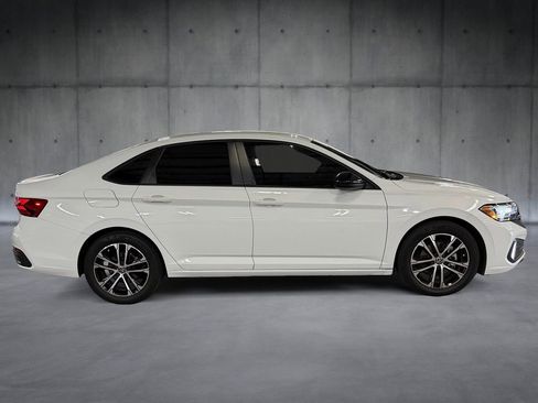 Used 2024 Volkswagen Jetta Sport FWD image 6
