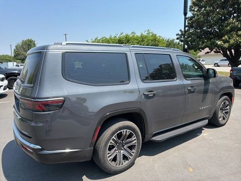 Used 2022 Jeep Wagoneer Series III AWD/4WD image 3