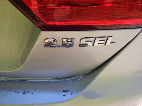 Used 2011 Volkswagen Jetta SEL FWD image 8