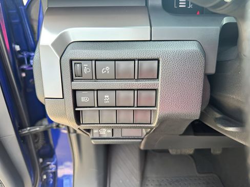 Used 2024 Toyota Tacoma SR5 AWD/4WD image 7
