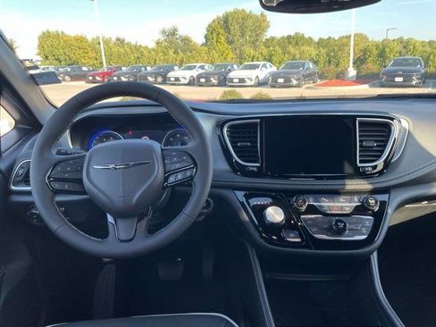 New 2026 Chrysler Pacifica Limited w/ S Appearance Package image 14