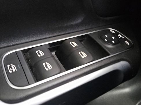 Used 2023 Mercedes-Benz GLB 250 GLB 250 w/ Premium Package image 28