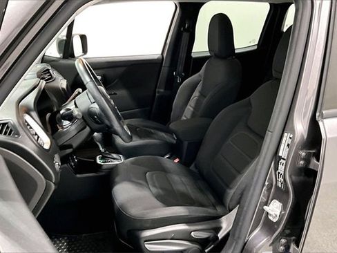 Used 2019 Jeep Renegade Latitude w/ Cold Weather Group image 22