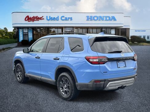Used 2025 Honda Pilot TrailSport image 3