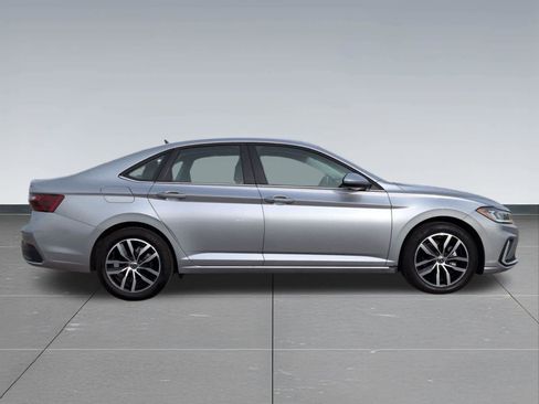 Used 2025 Volkswagen Jetta SE FWD image 7