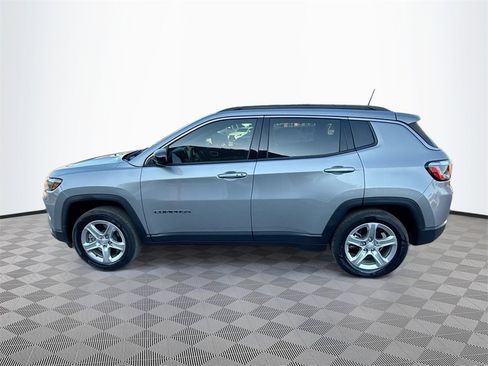 Used 2023 Jeep Compass Latitude image 9