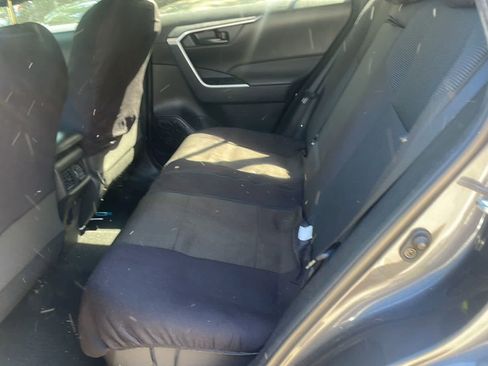 Used 2022 Toyota RAV4 LE AWD/4WD image 14