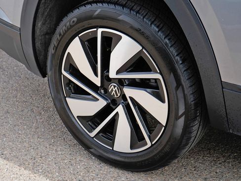 Used 2024 Volkswagen Atlas SE FWD image 7