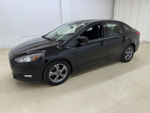 Used 2018 Ford Focus SE w/ SE Appearance Package image 1
