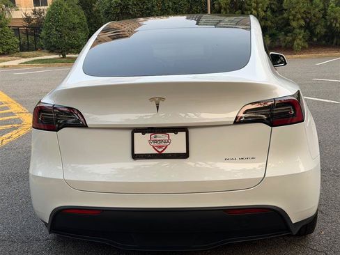 Used 2024 Tesla Model Y Long Range AWD/4WD image 10