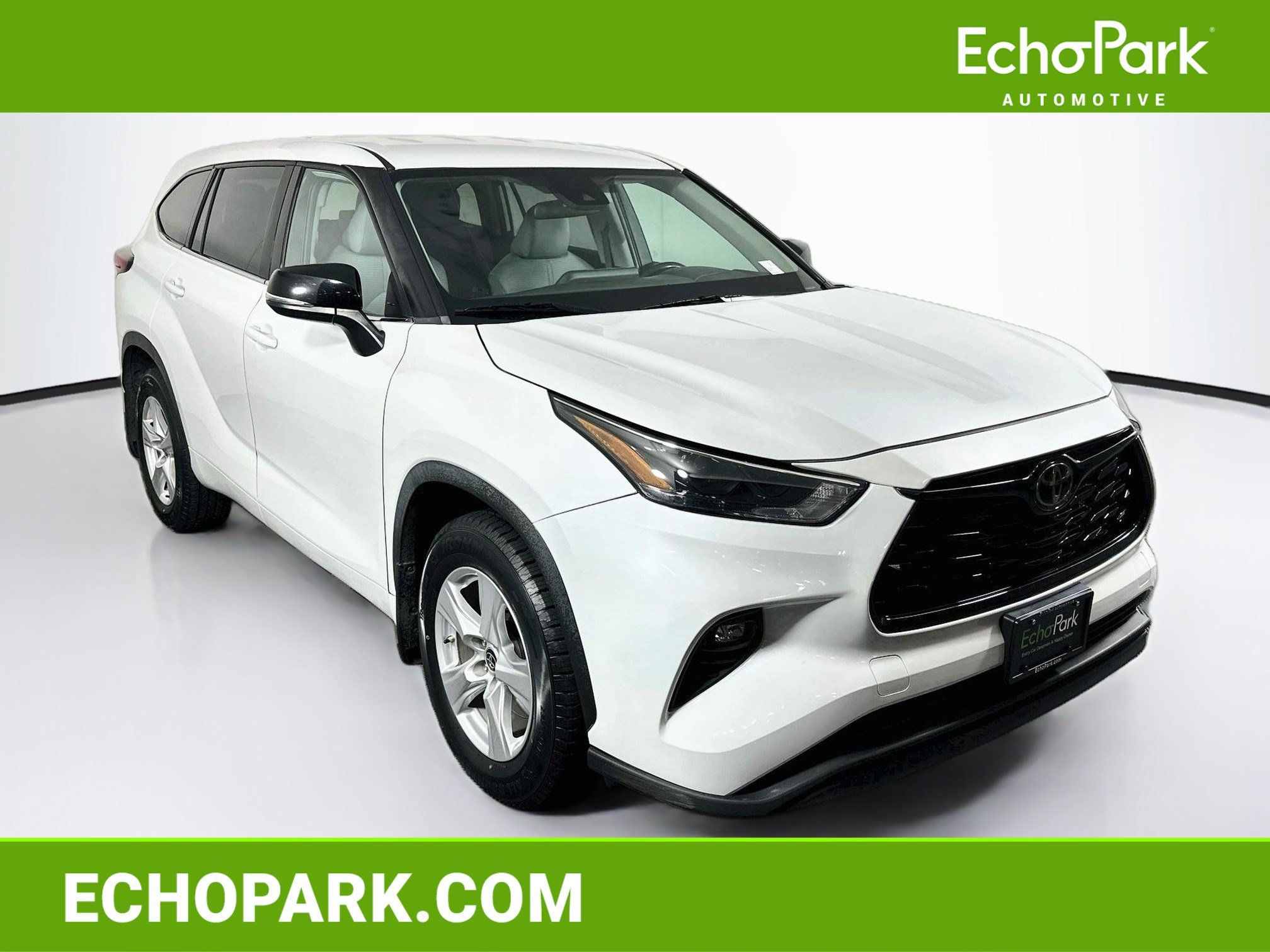 Used 2022 Toyota Highlander LE FWD image 1