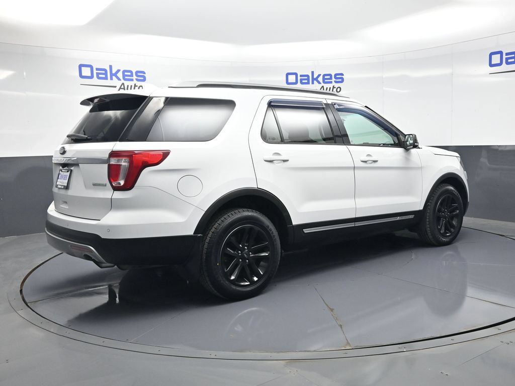Used 2017 Ford Explorer XLT FWD image 7