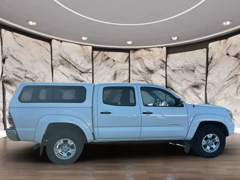 Used 2015 Toyota Tacoma PreRunner w/ SR5 Package RWD image 9