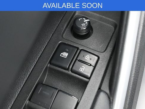 Used 2024 Toyota Corolla Cross SE image 11