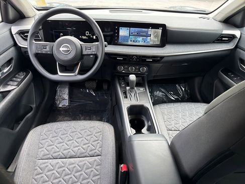 Used 2025 Nissan Kicks SV image 14