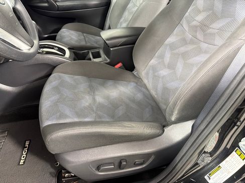 Used 2016 Nissan Rogue SV image 12