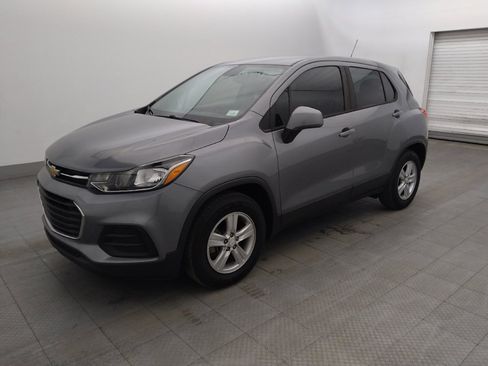 Used 2020 Chevrolet Trax LS FWD image 2