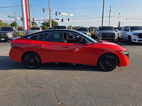 New 2027 Nissan Sentra SR w/ Floor Mat Package FWD image 12