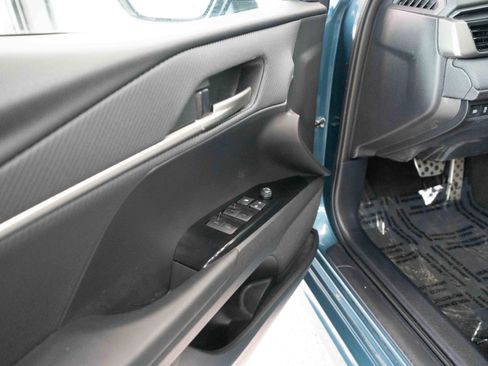 Used 2025 Toyota Camry SE image 7