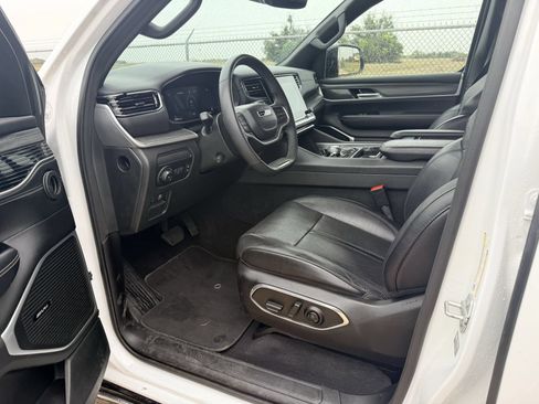 Used 2024 Jeep Wagoneer L Series II RWD image 10
