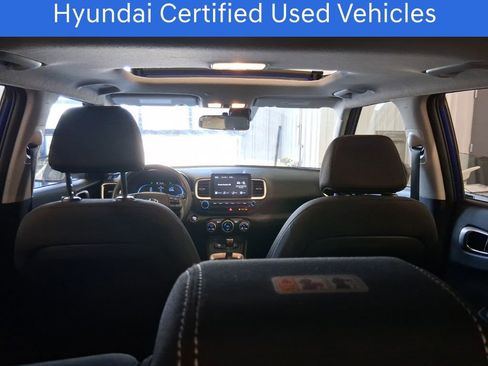Certified 2025 Hyundai Venue SEL image 18