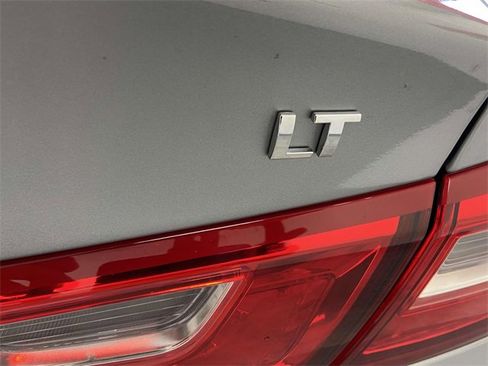 Used 2025 Chevrolet Malibu LT image 12