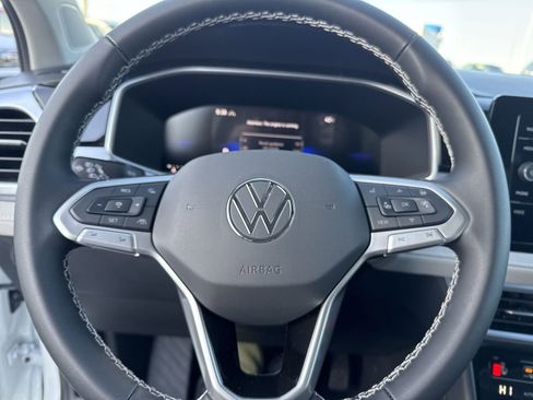 New 2025 Volkswagen Taos SE AWD/4WD image 18