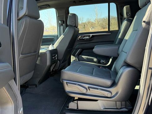 Used 2025 Chevrolet Suburban LT w/ Comfort Package image 8