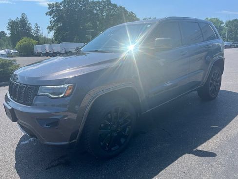 Used 2021 Jeep Grand Cherokee Laredo X AWD/4WD image 8