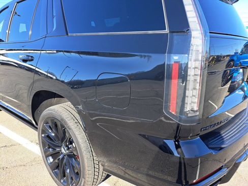 Certified 2026 Cadillac Escalade V w/ LPO, ONYX Package image 20