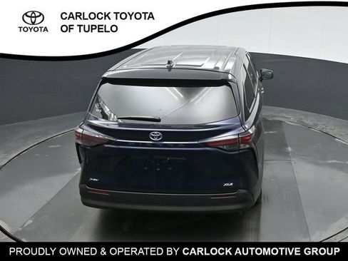 Used 2025 Toyota Sienna XLE image 32