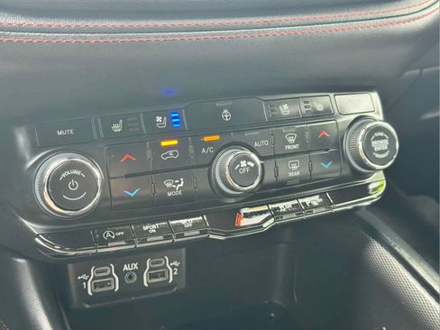 Used 2023 Dodge Durango GT AWD/4WD image 38